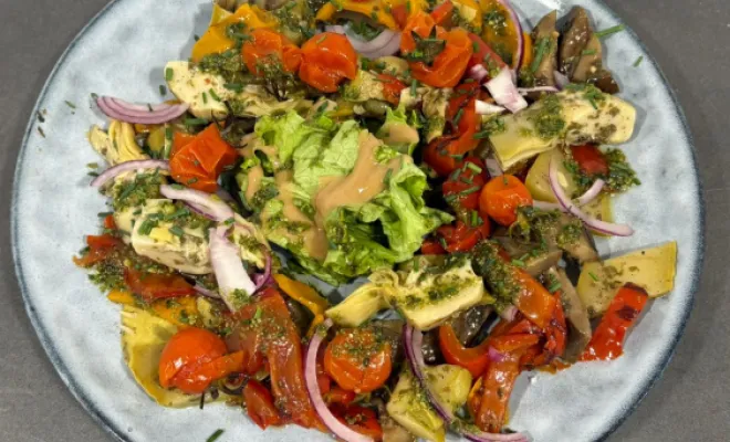 Manger des salades à Port-Grimaud, Grimaud, Lily's